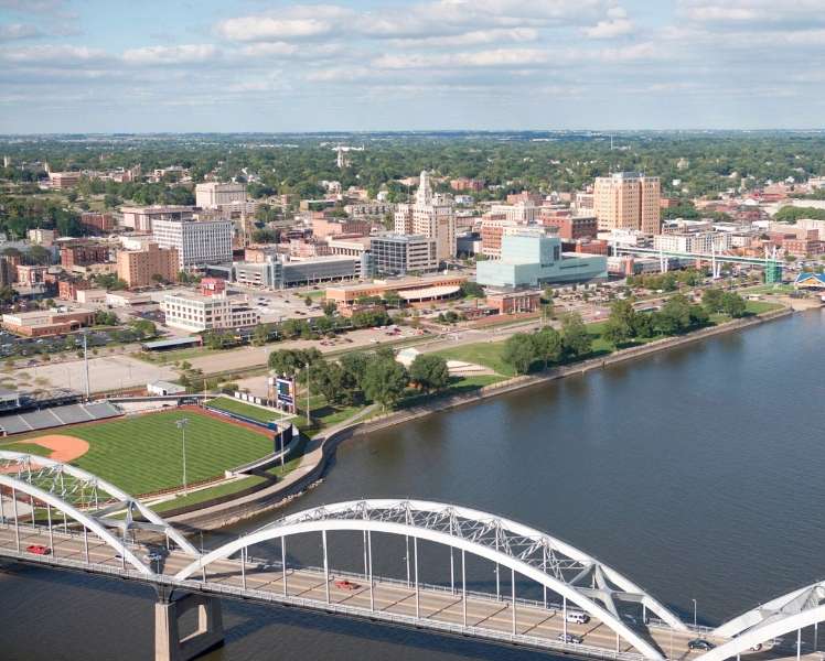 Limo service Chicago to Davenport Iowa